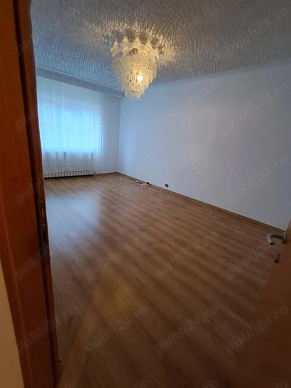 Apartament cu 3 camere decomandat în Tomești