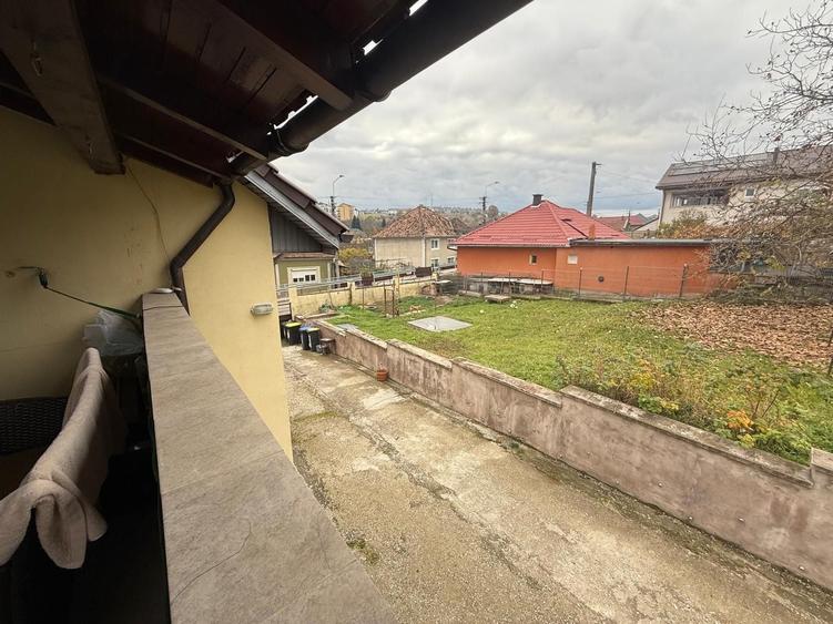 Casă cu 4 camere în Central