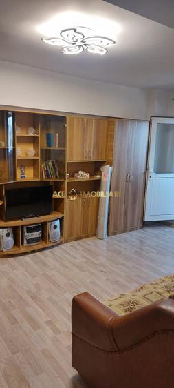 Apartament cu 3 camere decomandat, mobilat în P-ța Muncii