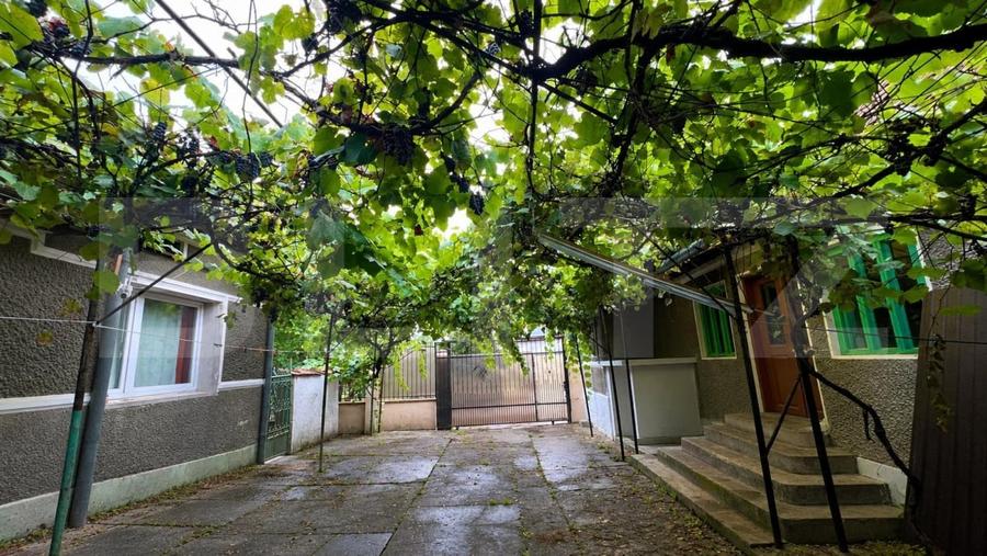 Casă individuală cu 6 camere cu Canalizare în Sibișel (Beriu)