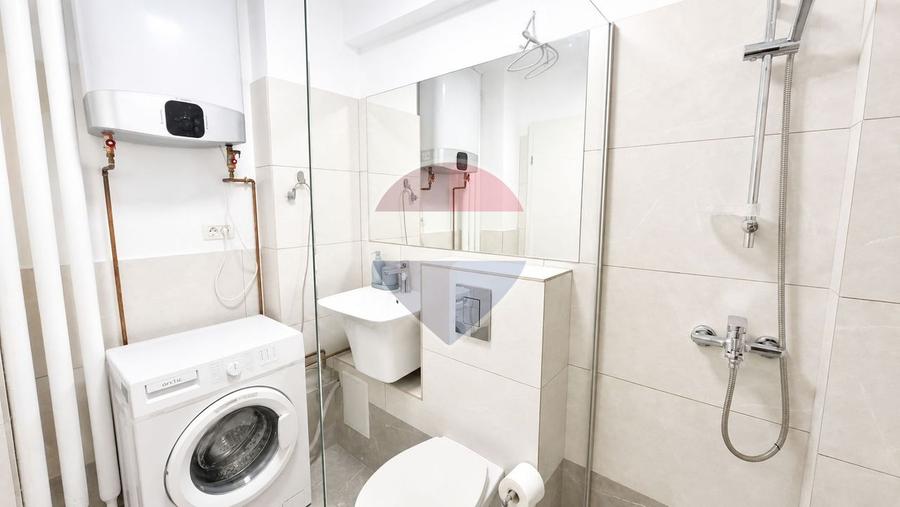 Apartament cu 3 camere semidecomandat, mobilat în Ștefan cel Mare