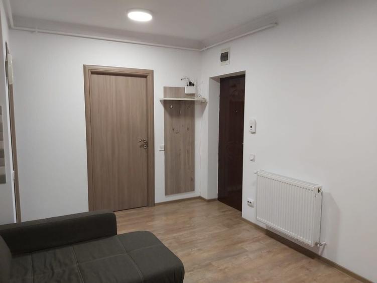 Apartament cu 3 camere decomandat în Florești