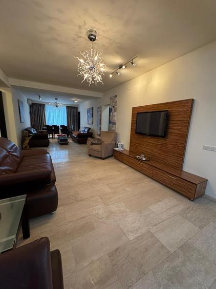 Apartament cu 4 camere decomandat, mobilat în Central
