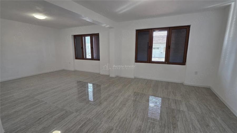 Spațiu comercial, de 130 mp, în Răcășdia
