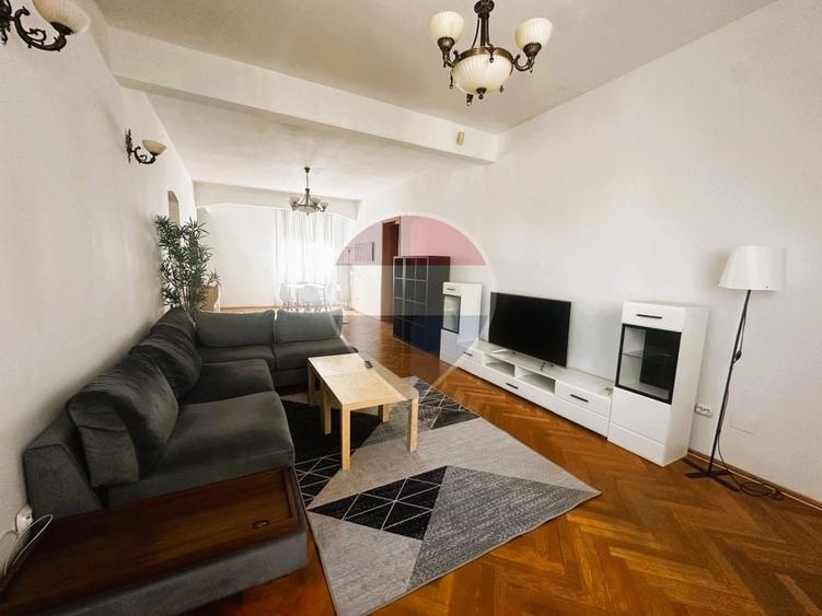 Apartament cu 3 camere decomandat, mobilat în Magheru