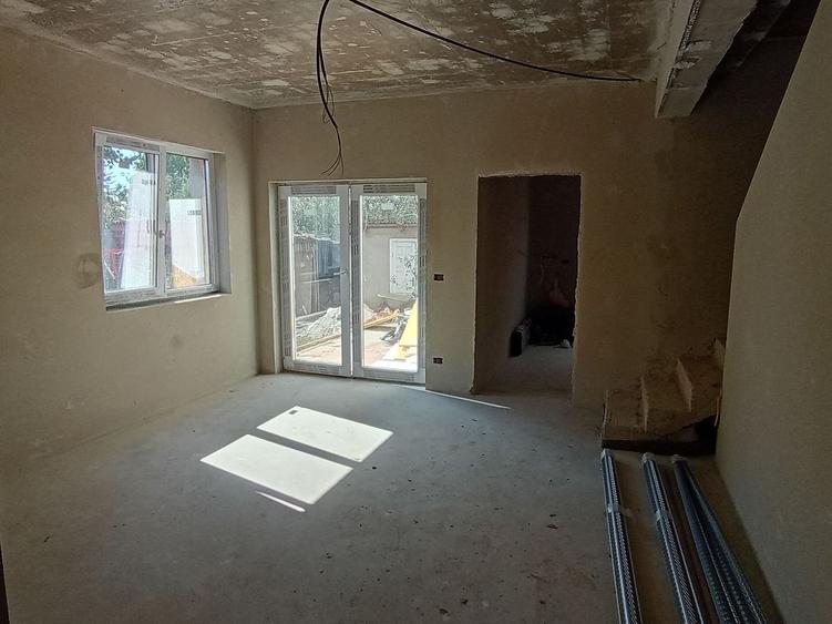 Duplex cu 4 camere cu Canalizare în Sânandrei
