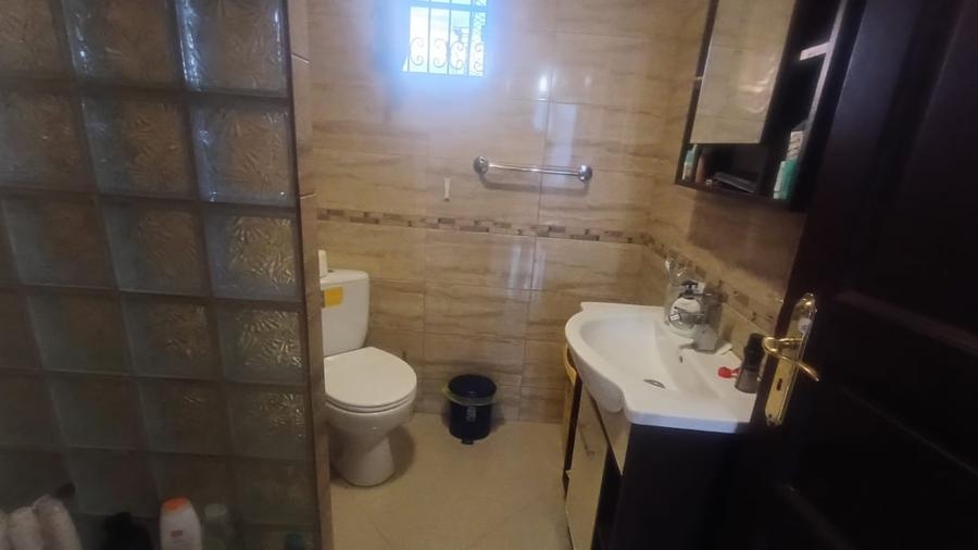 Casă individuală cu 4 camere cu Canalizare în Popoveni