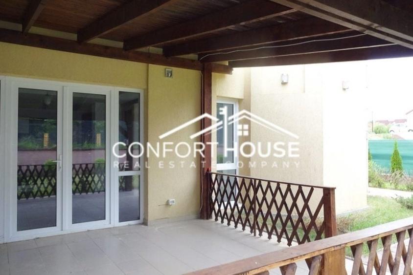 Duplex cu 8 camere cu Canalizare în Iancu Nicolae