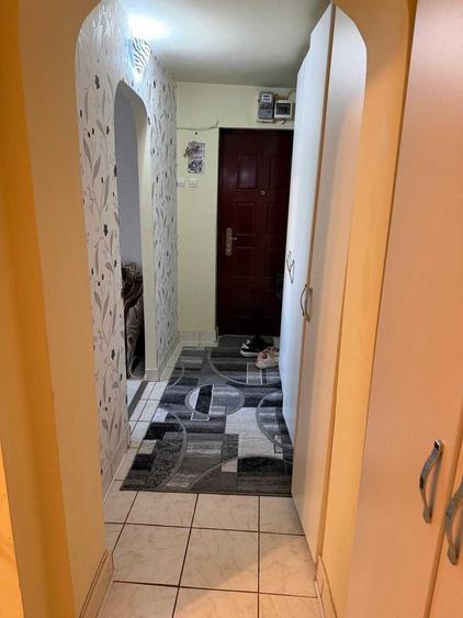 Garsonieră decomandată în Vest