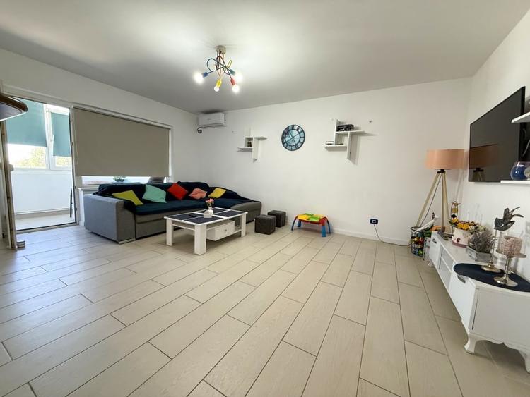 Apartament cu 2 camere decomandat, mobilat în Faleza Nord