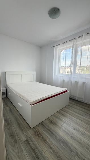 Apartament cu 3 camere semidecomandat în Florești