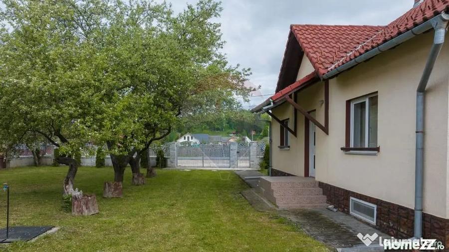 Casă cu 5 camere cu Teren 2633 Mp în Periferie