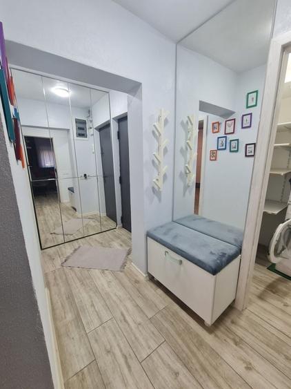 Apartament cu 2 camere decomandat în 1 Mai