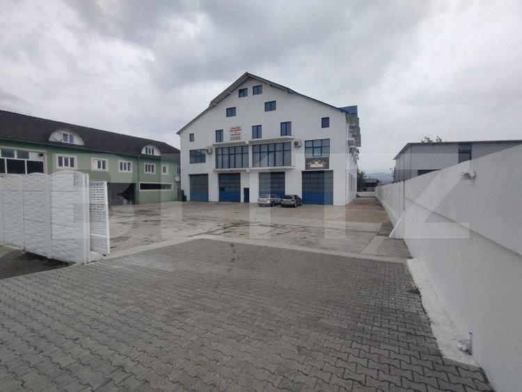 Spațiu comercial, de 1,000 mp, în Năsăud