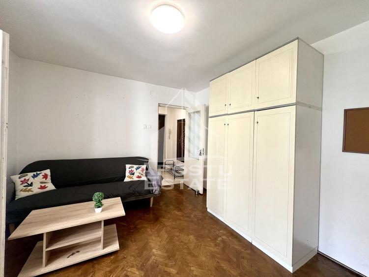 Apartament cu 2 camere semidecomandat, mobilat în Complex Studențesc