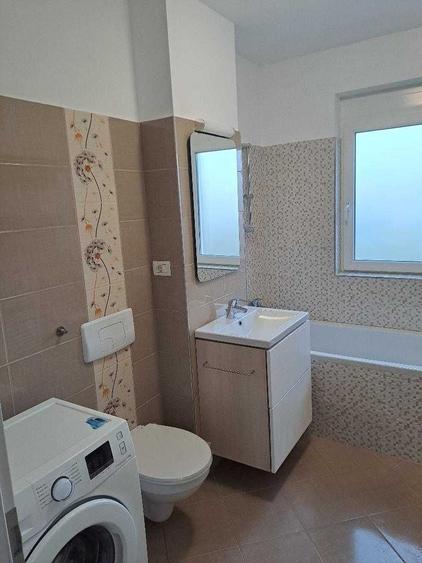 Apartament cu 3 camere semidecomandat în Dumbrăvița