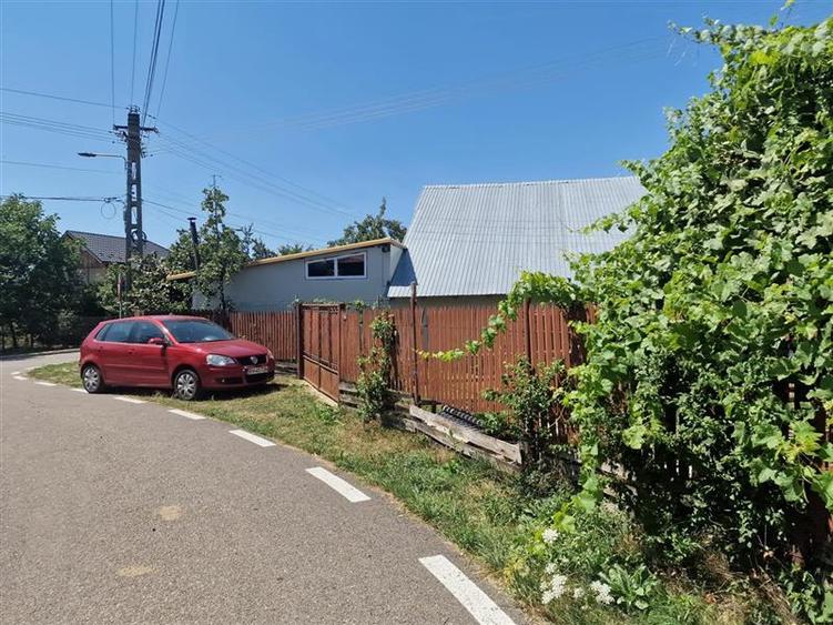 Casă individuală cu 3 camere cu Teren 2000 Mp în Malu Vânăt