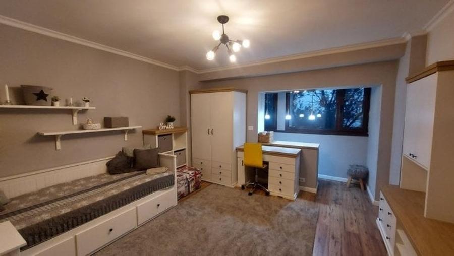 Apartament cu 3 camere decomandat, mobilat în Unirii
