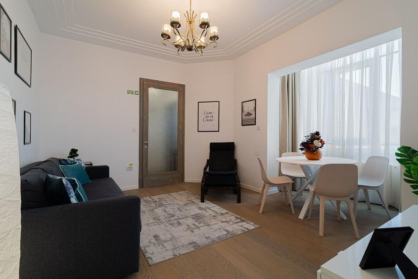 Apartament cu 3 camere, mobilat în P-ța Universității