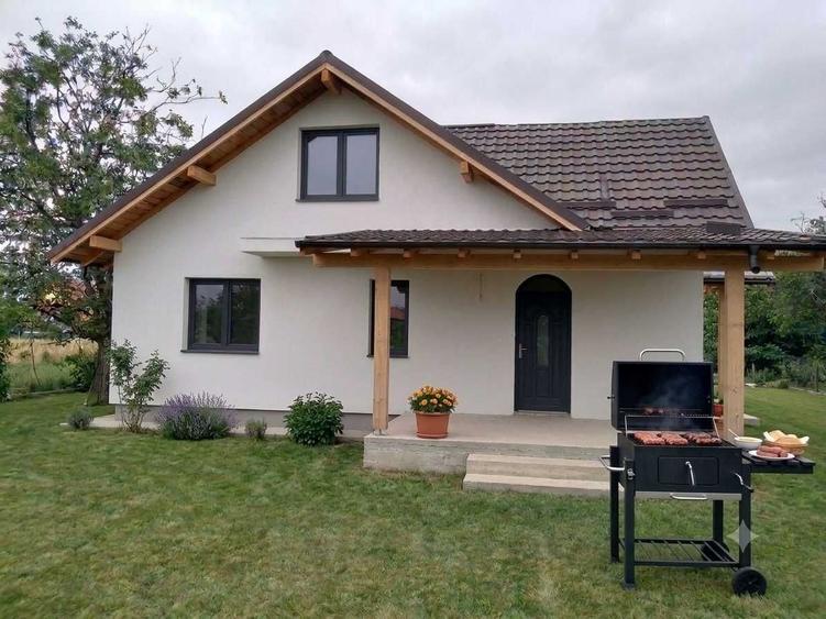 Casă cu 3 camere în Dumbrava