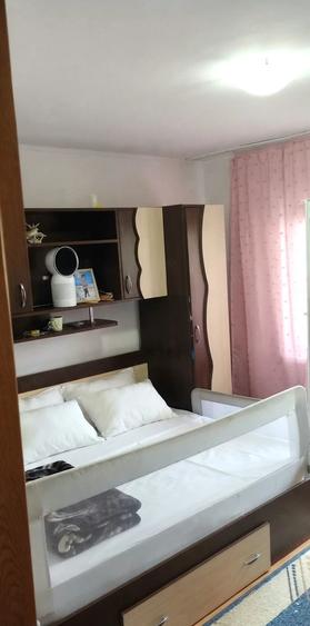 Apartament cu 3 camere decomandat în Steaua
