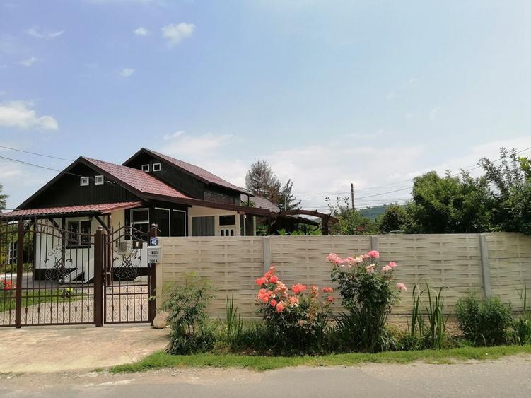 Casă cu 4 camere în Șipotu