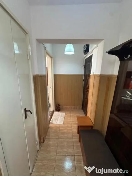 Apartament cu 3 camere semidecomandat în Central