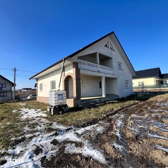 Casă cu 4 camere cu Teren 1000 Mp în Iaslovăț