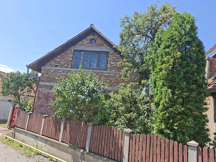 Casă cu 6 camere cu Teren 2000 Mp în Sântuhalm