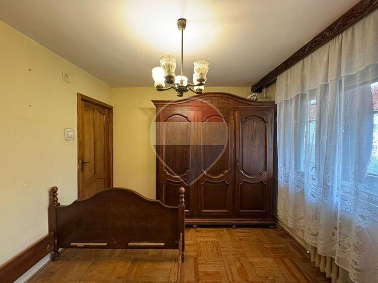 Apartament cu 3 camere semidecomandat, mobilat în Podgoria