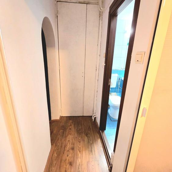 Apartament cu 3 camere semidecomandat în Iancului