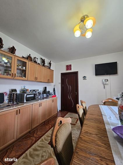 Casă cu 6 camere cu Teren 800 Mp în Calea București