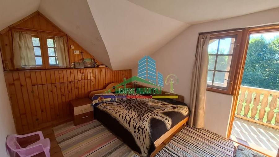 Casă cu 5 camere cu Teren 4070 Mp în Soveja