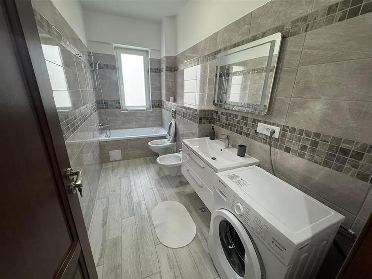 Apartament cu 3 camere decomandat, mobilat în Ultracentral