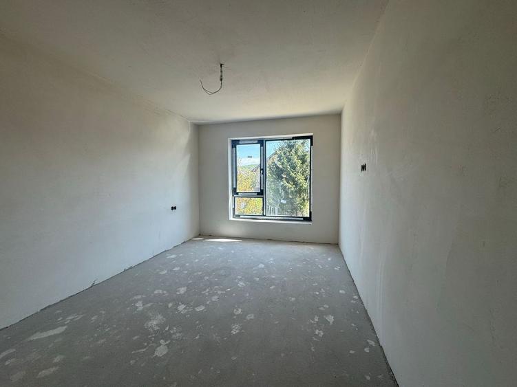 Duplex cu 6 camere cu Canalizare în Florești