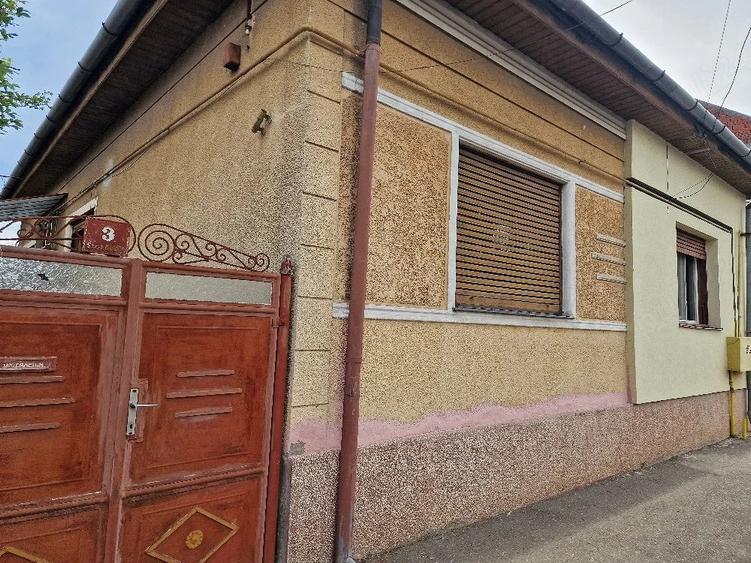 Casă cu 2 camere cu Teren 330 Mp în Lunei