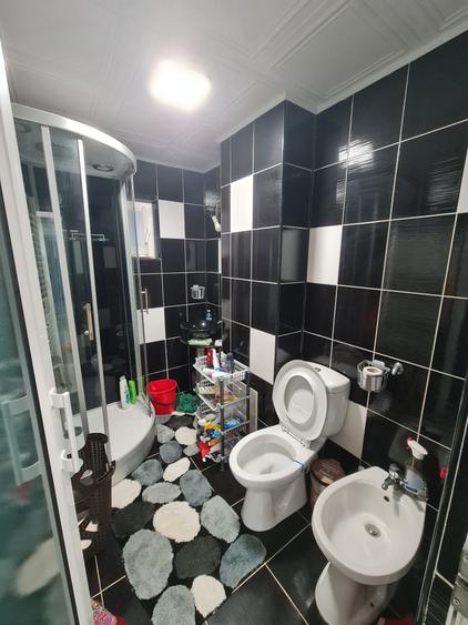 Apartament cu 3 camere semidecomandat în Central