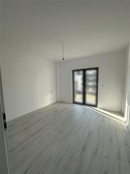Apartament cu 3 camere decomandat în Vișani