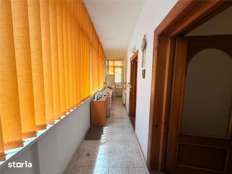Casă cu 6 camere cu Teren 680 Mp în Aurel Vlaicu