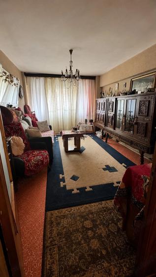Apartament cu 4 camere decomandat în Sebastian