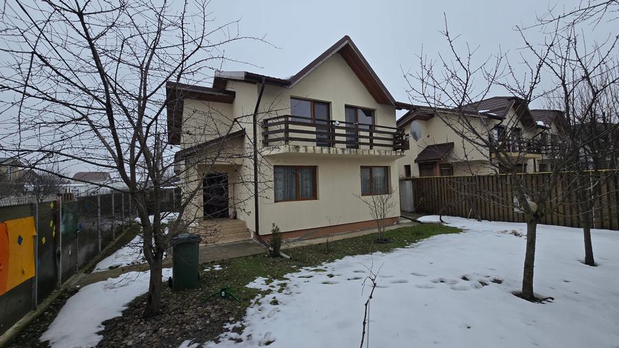 Casă individuală cu 4 camere cu Canalizare în Clinceni