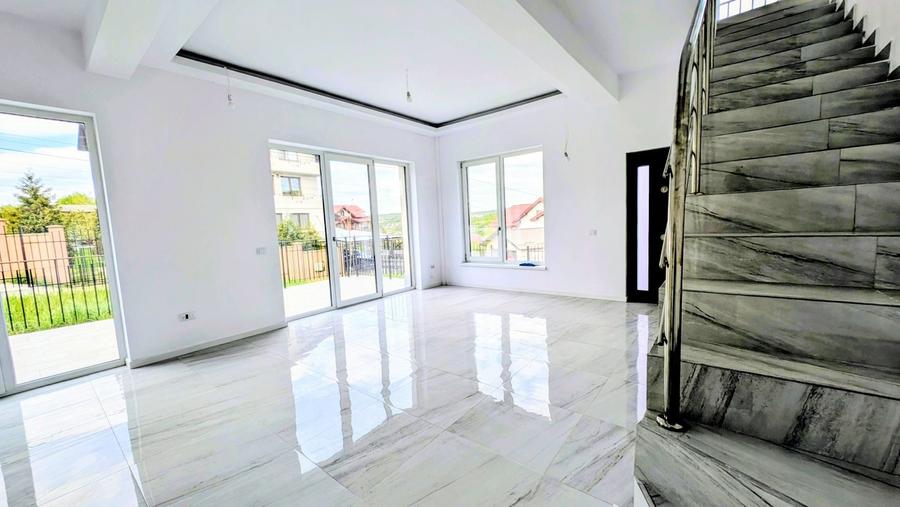 Casă cu 3 camere în Bucium