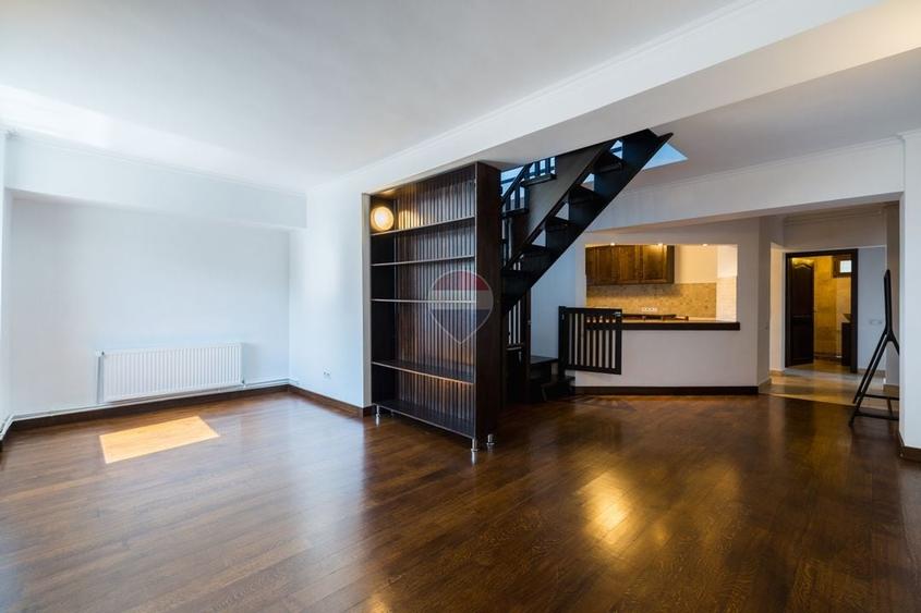 Apartament cu 5 camere decomandat în 15 Noiembrie