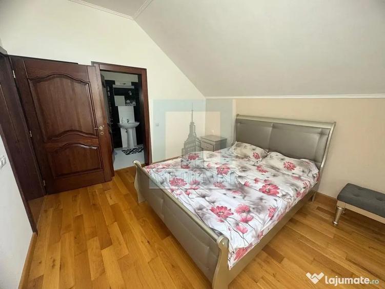 Casă cu 11 camere cu Canalizare în Hoghiz