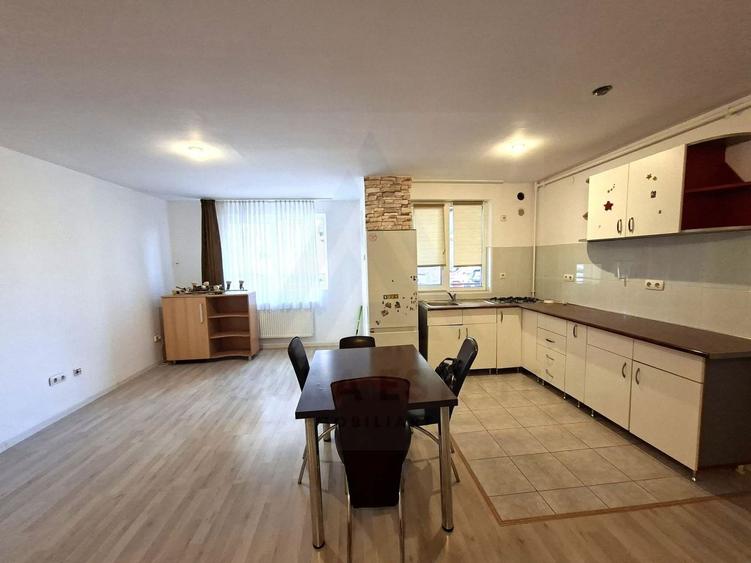Apartament cu 3 camere semidecomandat în Hipodrom 3