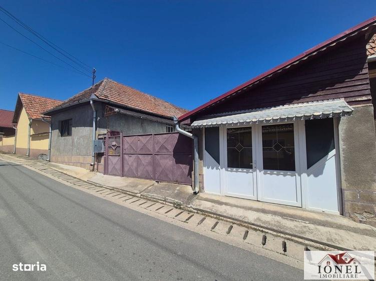 Casă cu 3 camere în Cricău