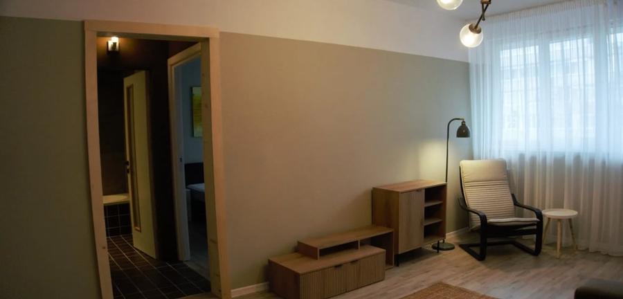 Apartament cu 2 camere semidecomandat, mobilat în 1 Mai