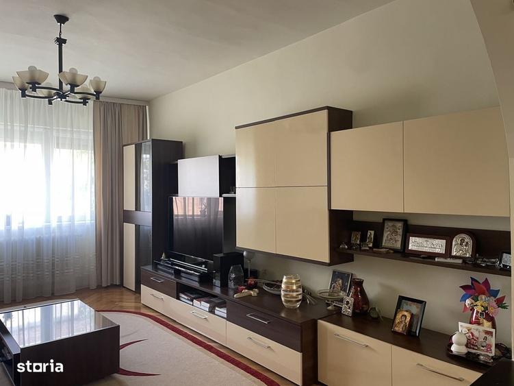 Apartament cu 4 camere în Cetate