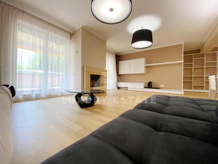 Apartament cu 4 camere decomandat în Herăstrău