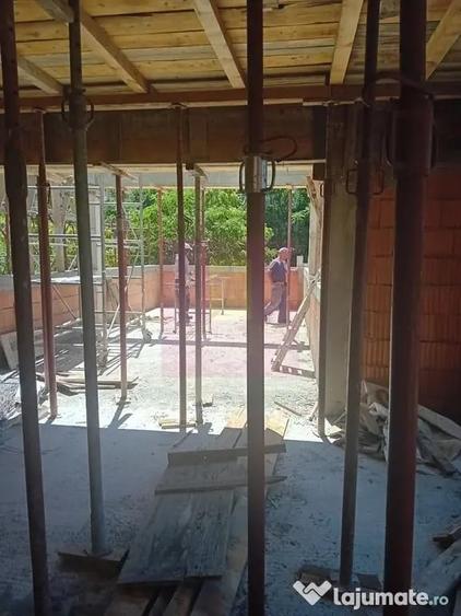 Casă cu 6 camere cu Teren 250 Mp în Dristor